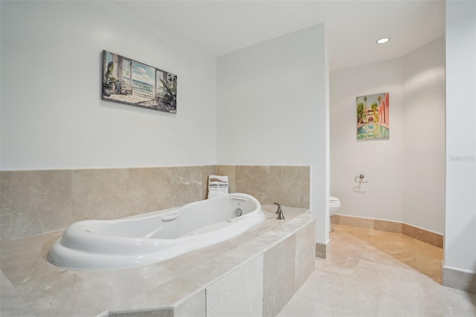 MARINA GRANDE/HALIFAX 01 - Residential