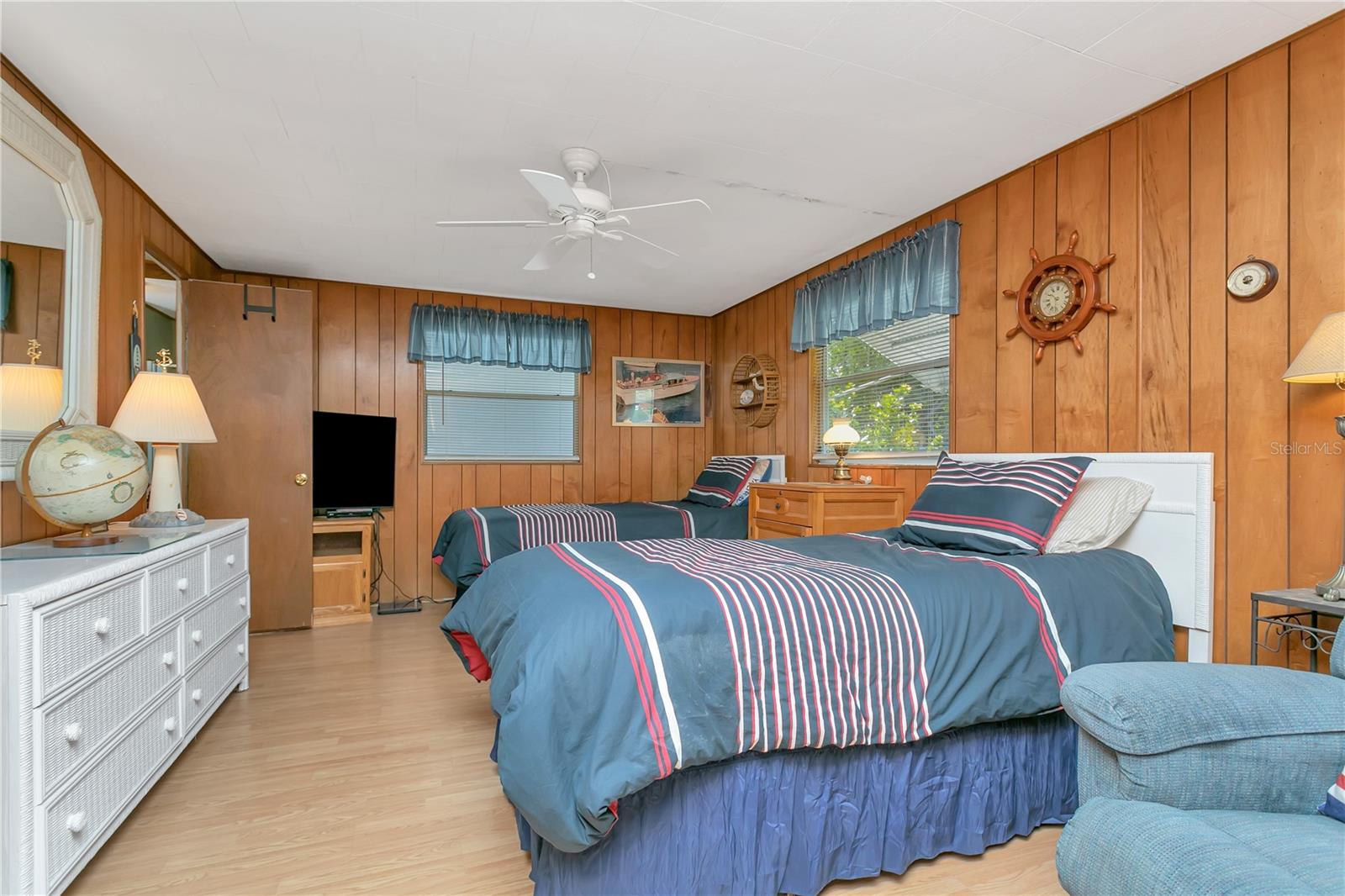 OAKWOOD MANOR - Residential