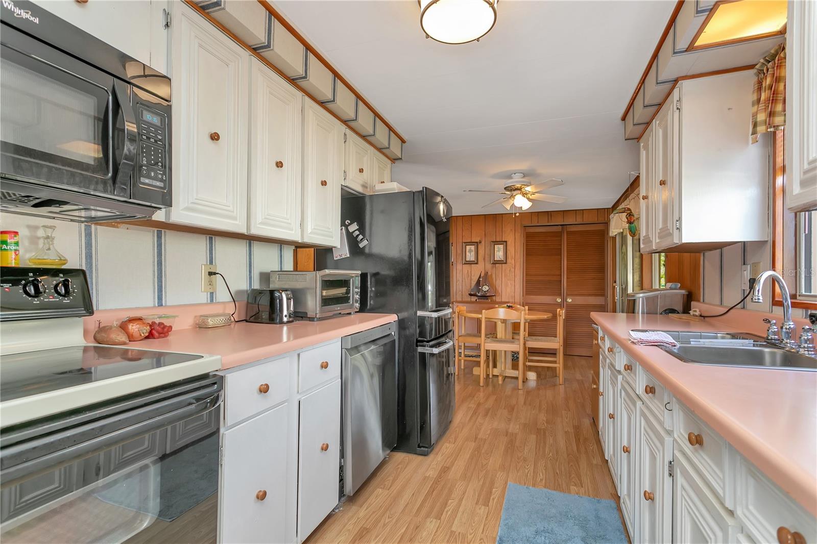 OAKWOOD MANOR - Residential