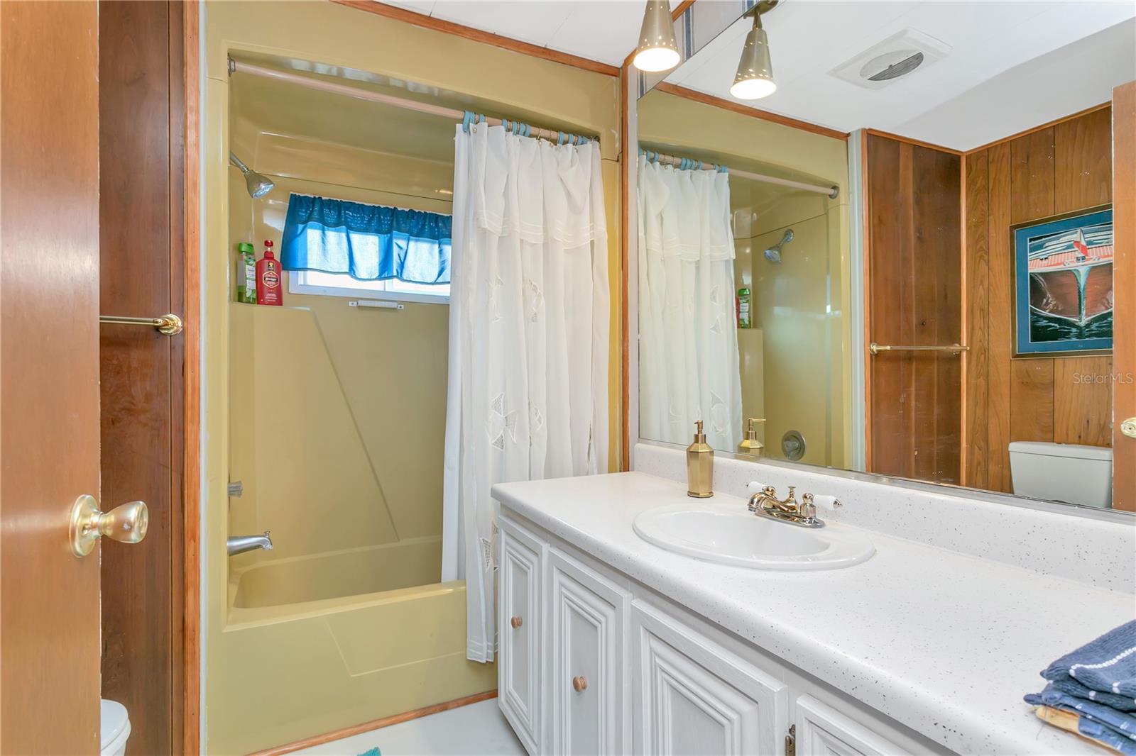 OAKWOOD MANOR - Residential