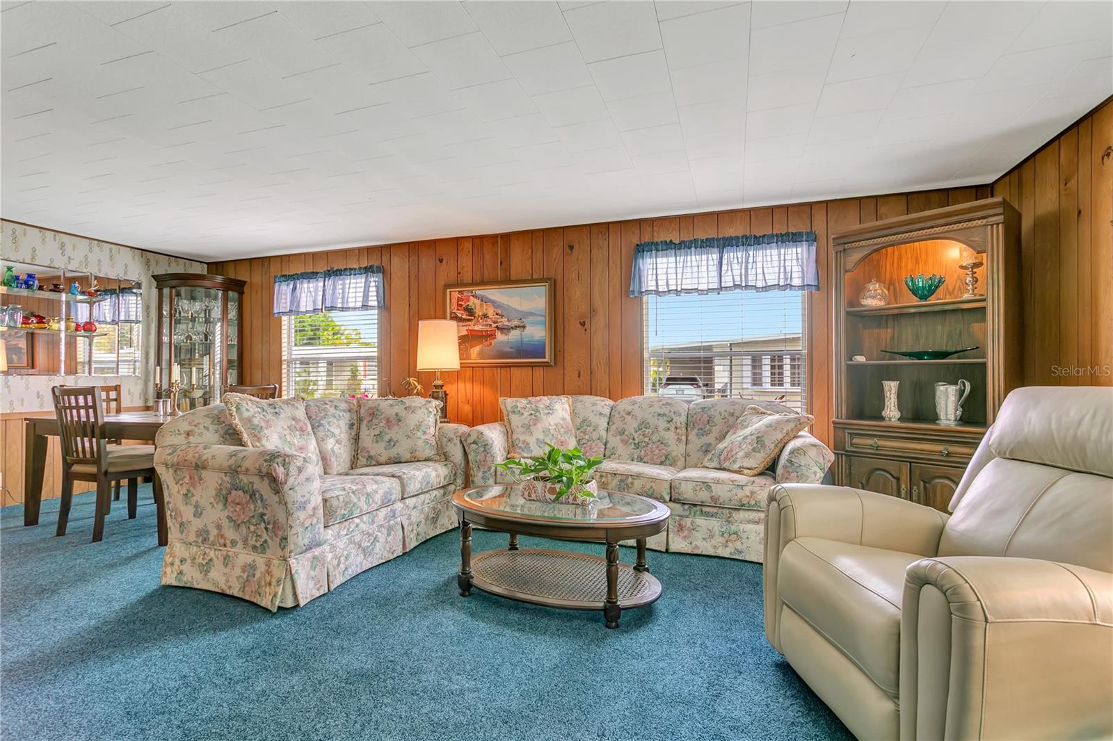 OAKWOOD MANOR - Residential