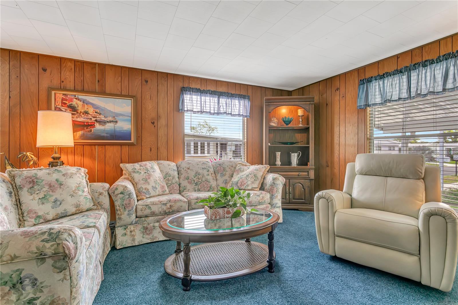 OAKWOOD MANOR - Residential