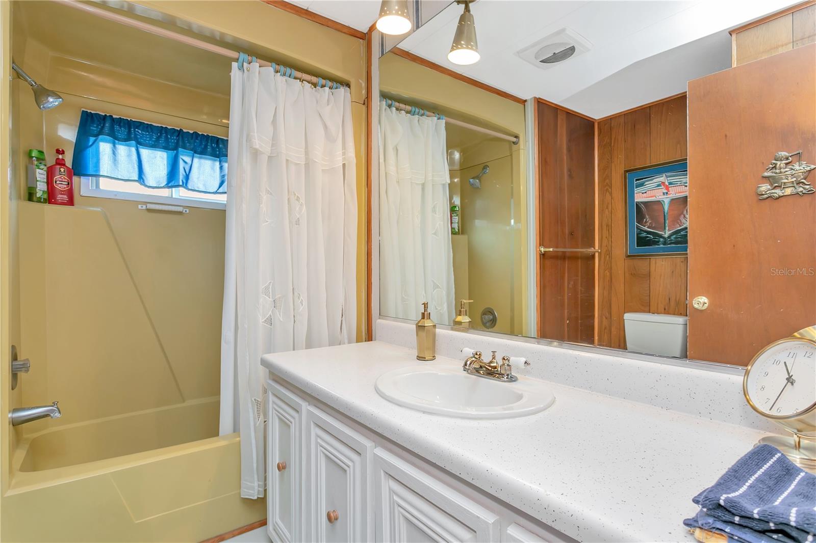 OAKWOOD MANOR - Residential