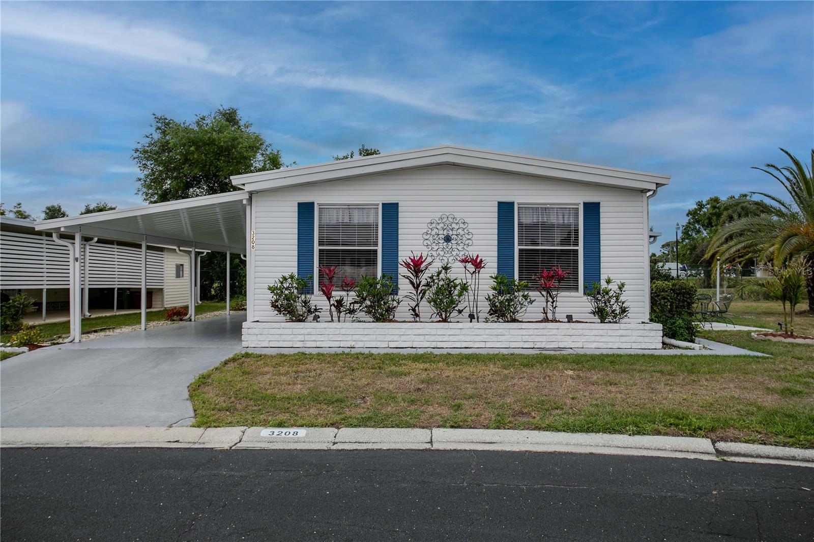 OAKWOOD MANOR - Residential