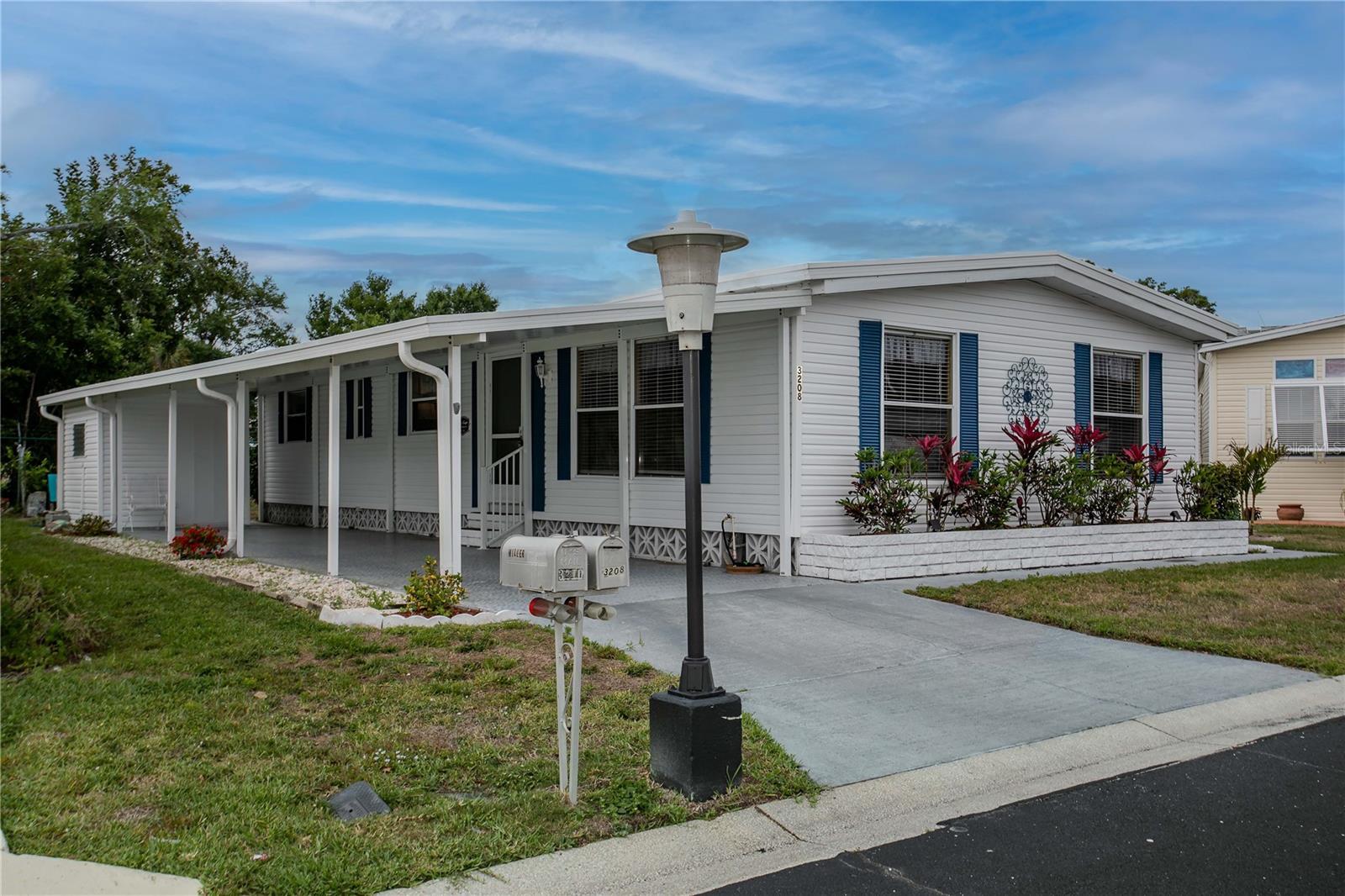 OAKWOOD MANOR - Residential