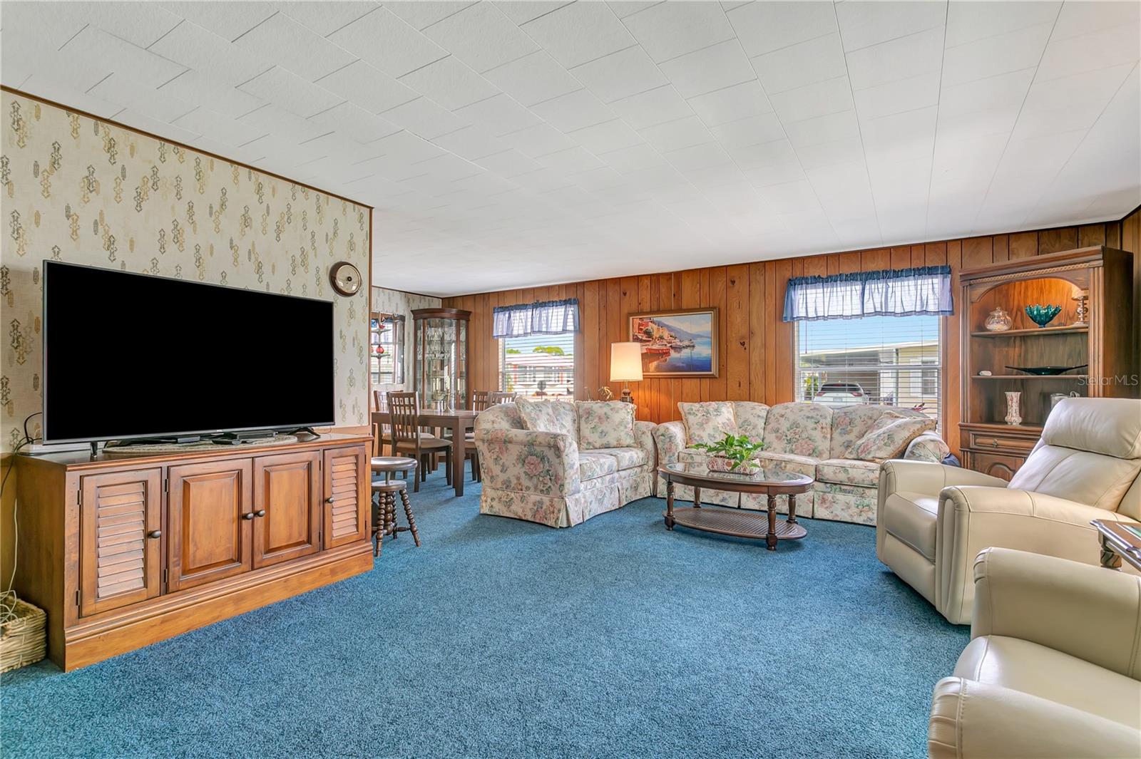 OAKWOOD MANOR - Residential