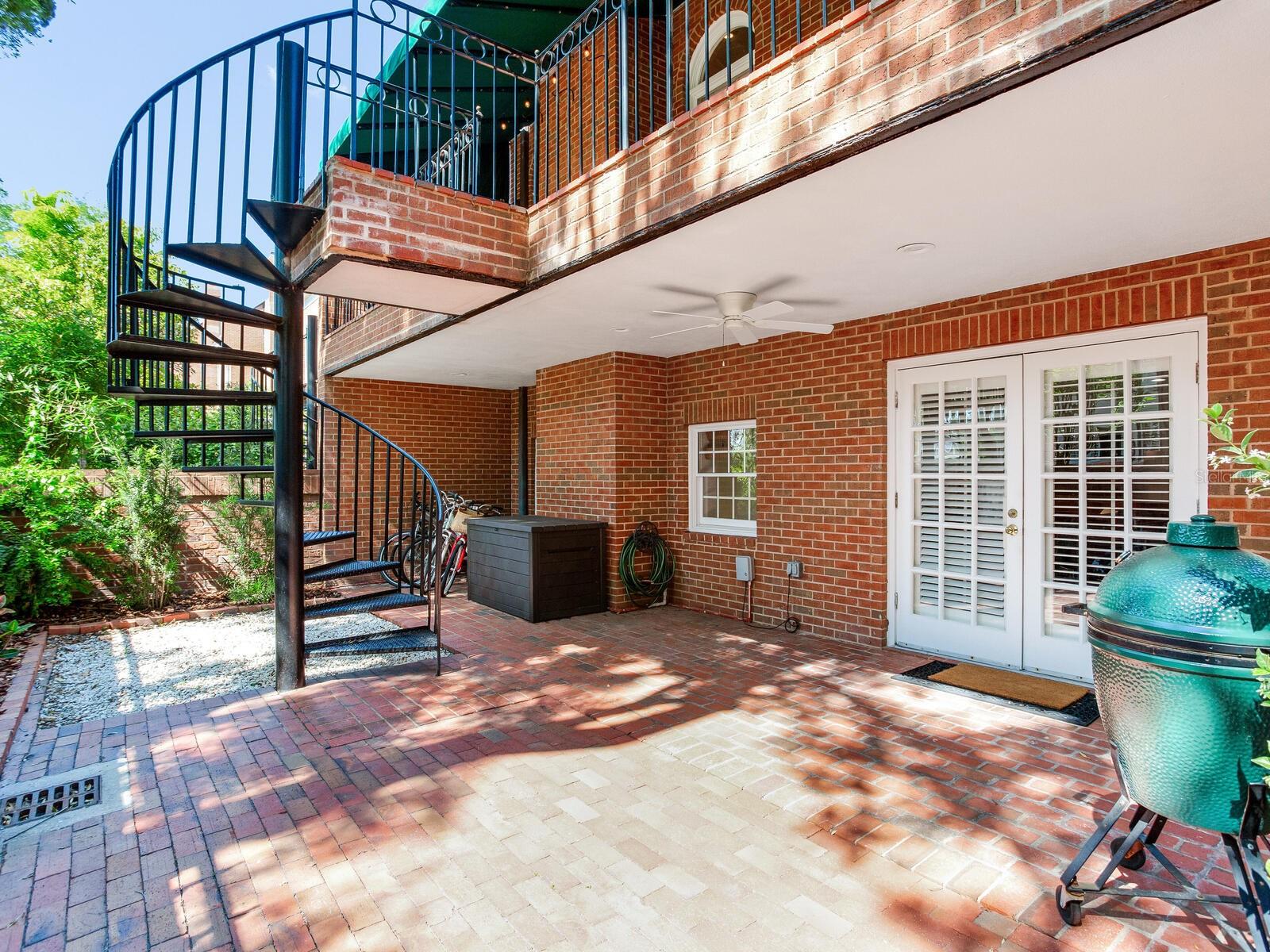 CRESCENT PLACE CONDO - Residential