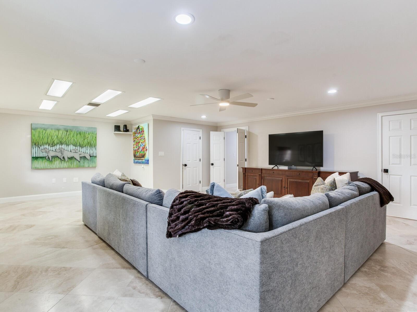 CRESCENT PLACE CONDO - Residential