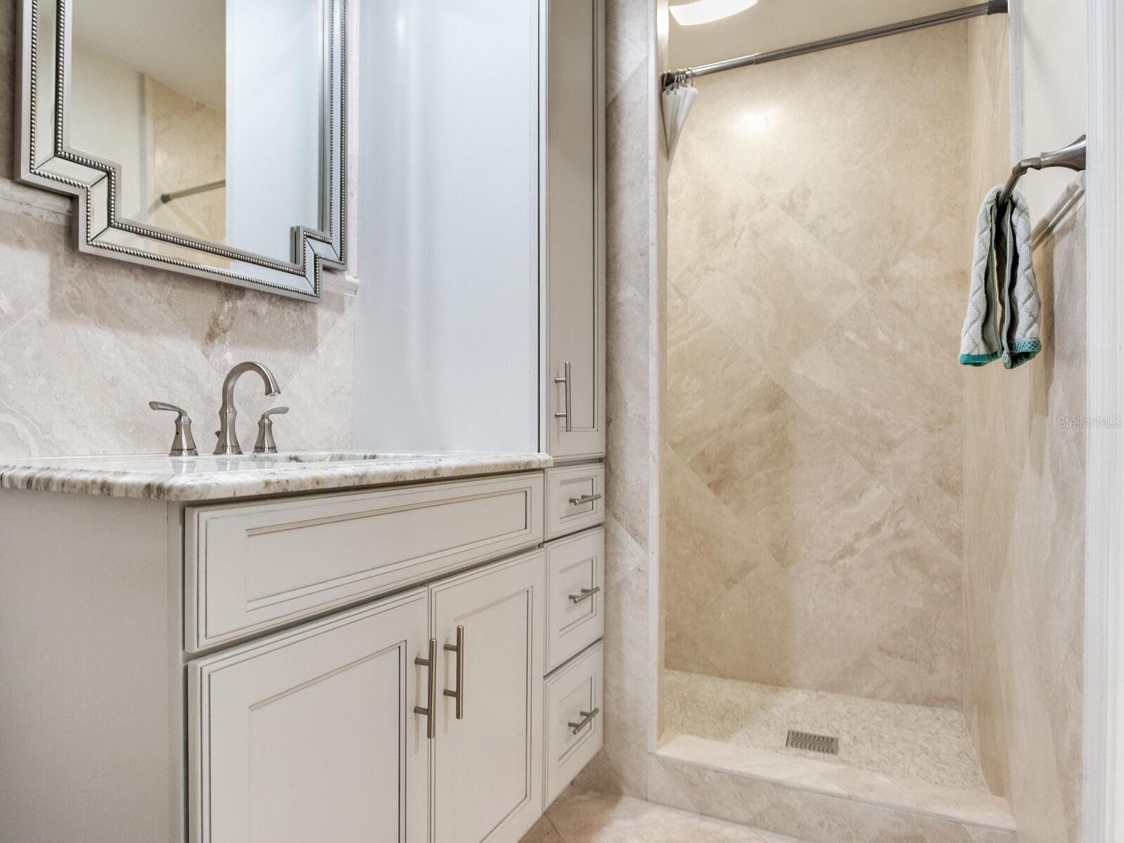 CRESCENT PLACE CONDO - Residential