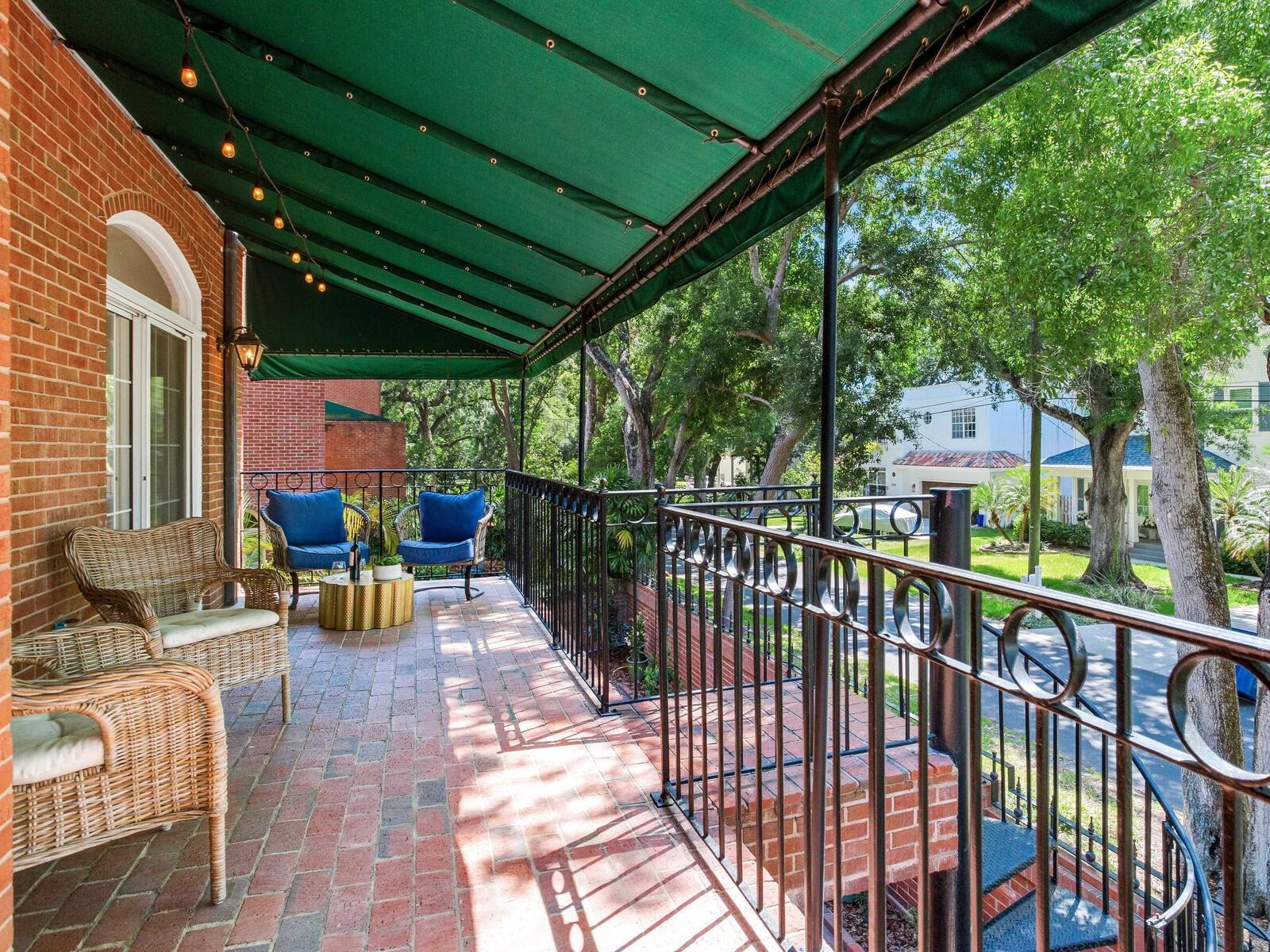 CRESCENT PLACE CONDO - Residential