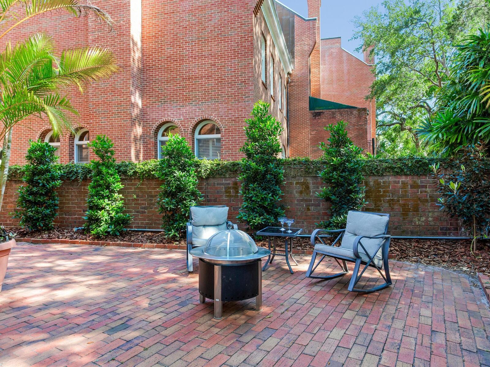 CRESCENT PLACE CONDO - Residential