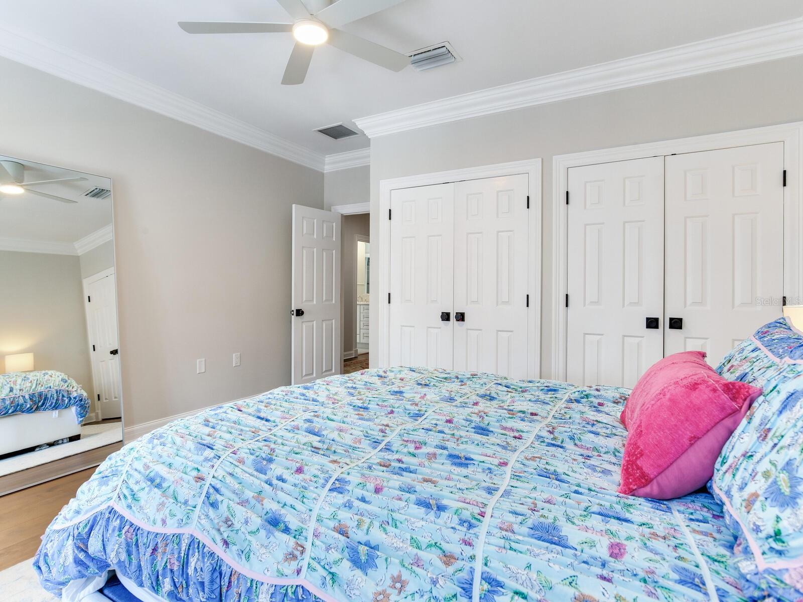 CRESCENT PLACE CONDO - Residential