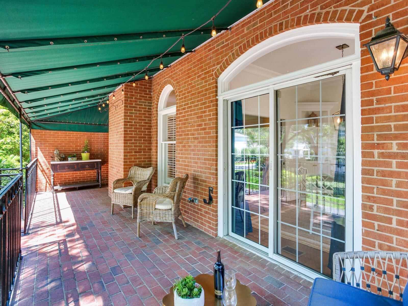 CRESCENT PLACE CONDO - Residential