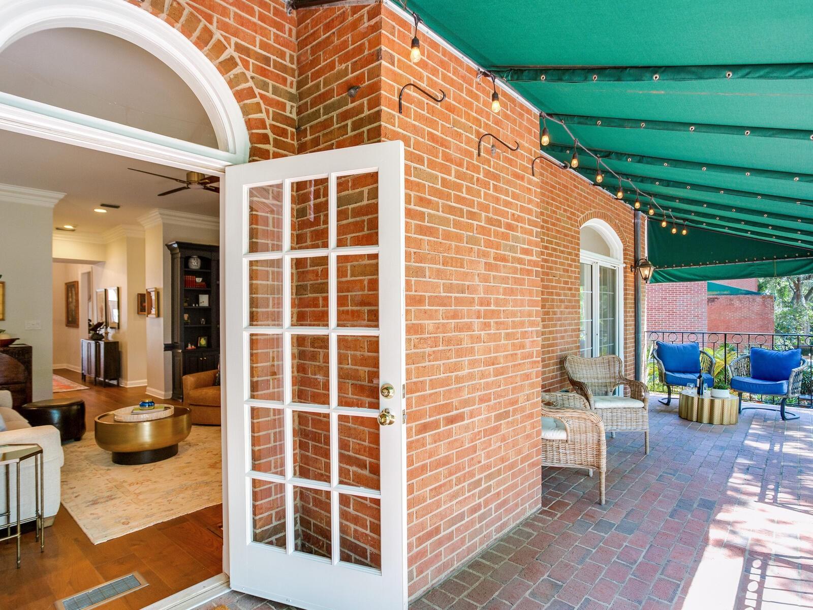 CRESCENT PLACE CONDO - Residential