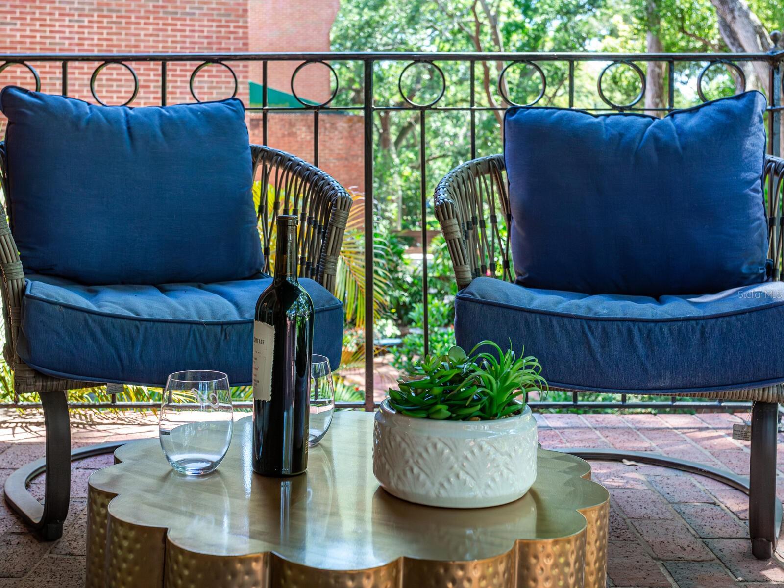 CRESCENT PLACE CONDO - Residential