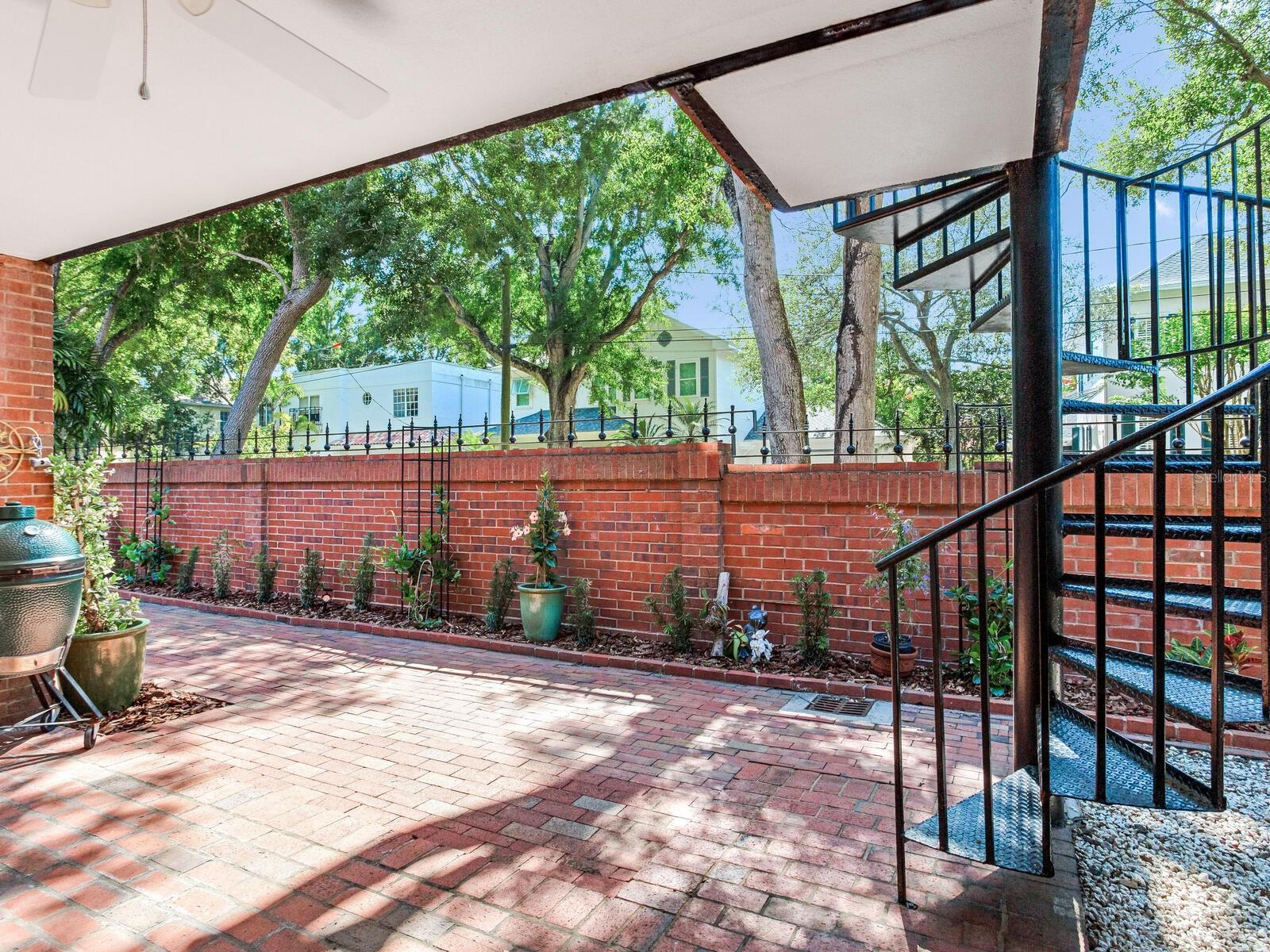 CRESCENT PLACE CONDO - Residential