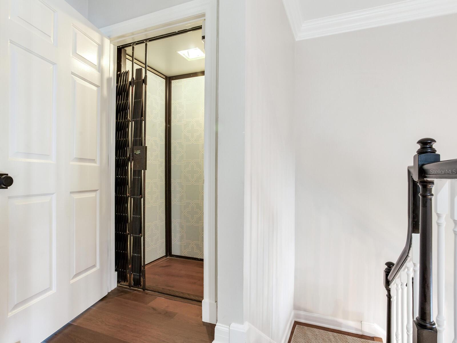 CRESCENT PLACE CONDO - Residential