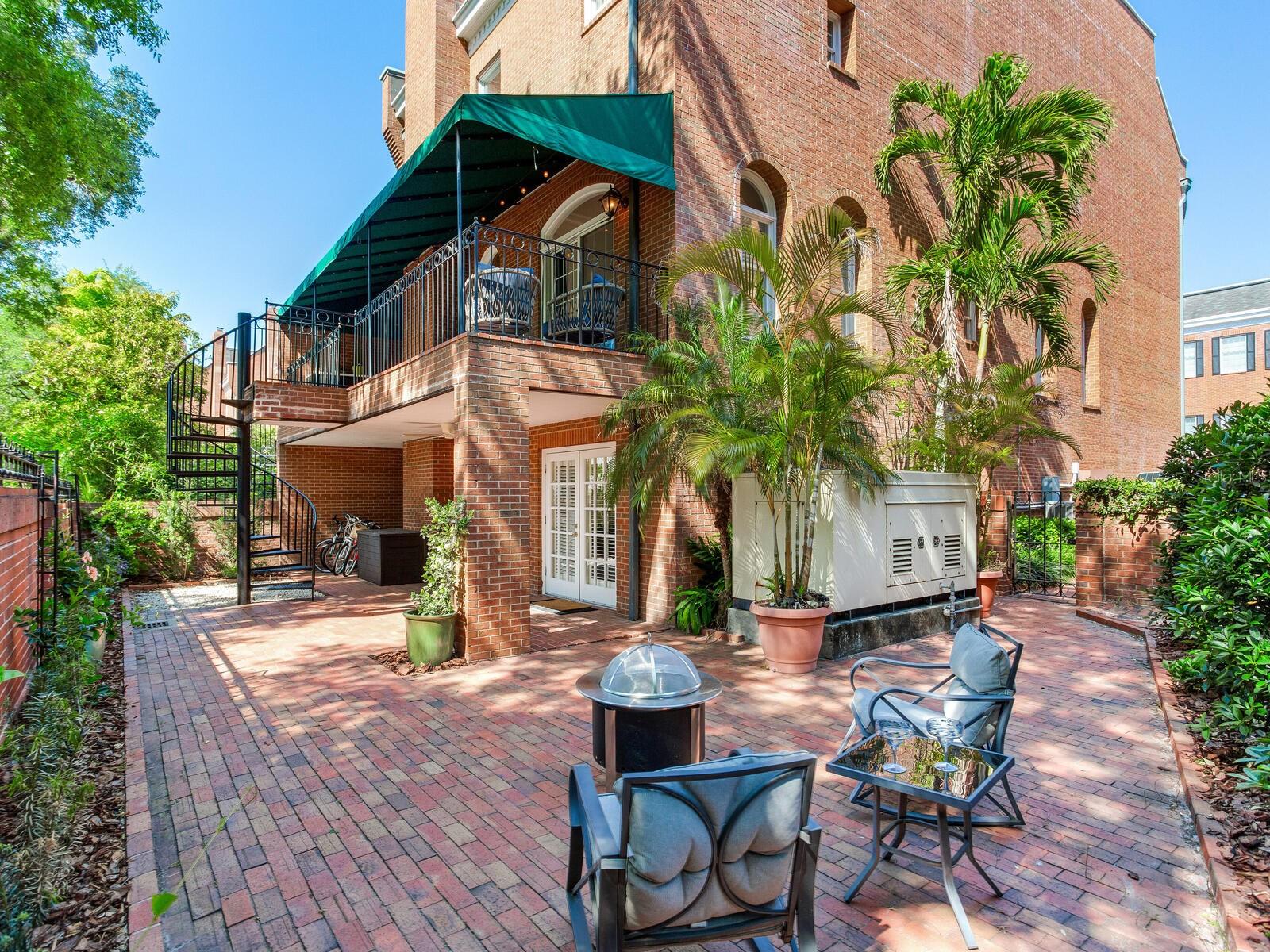 CRESCENT PLACE CONDO - Residential