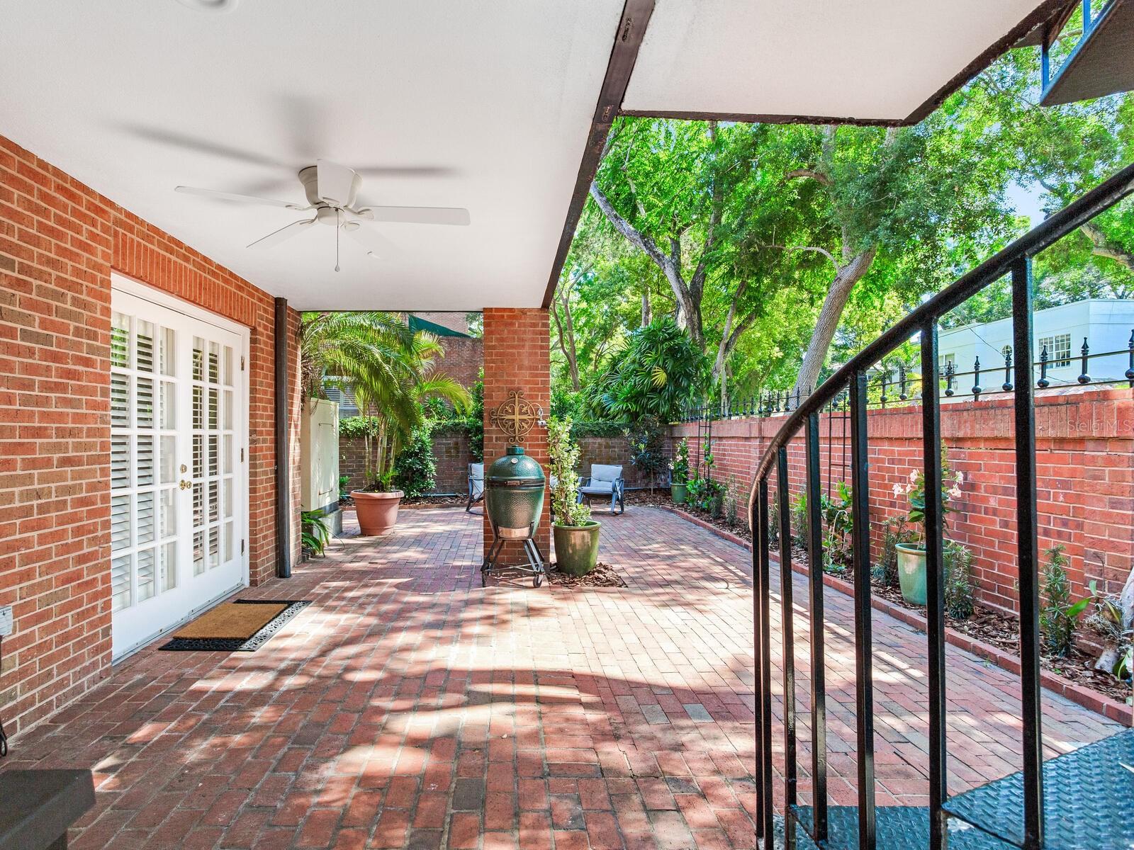 CRESCENT PLACE CONDO - Residential