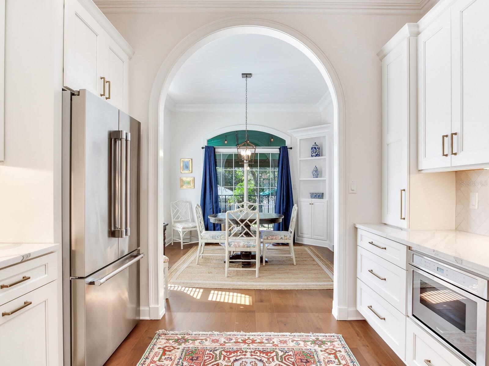 CRESCENT PLACE CONDO - Residential