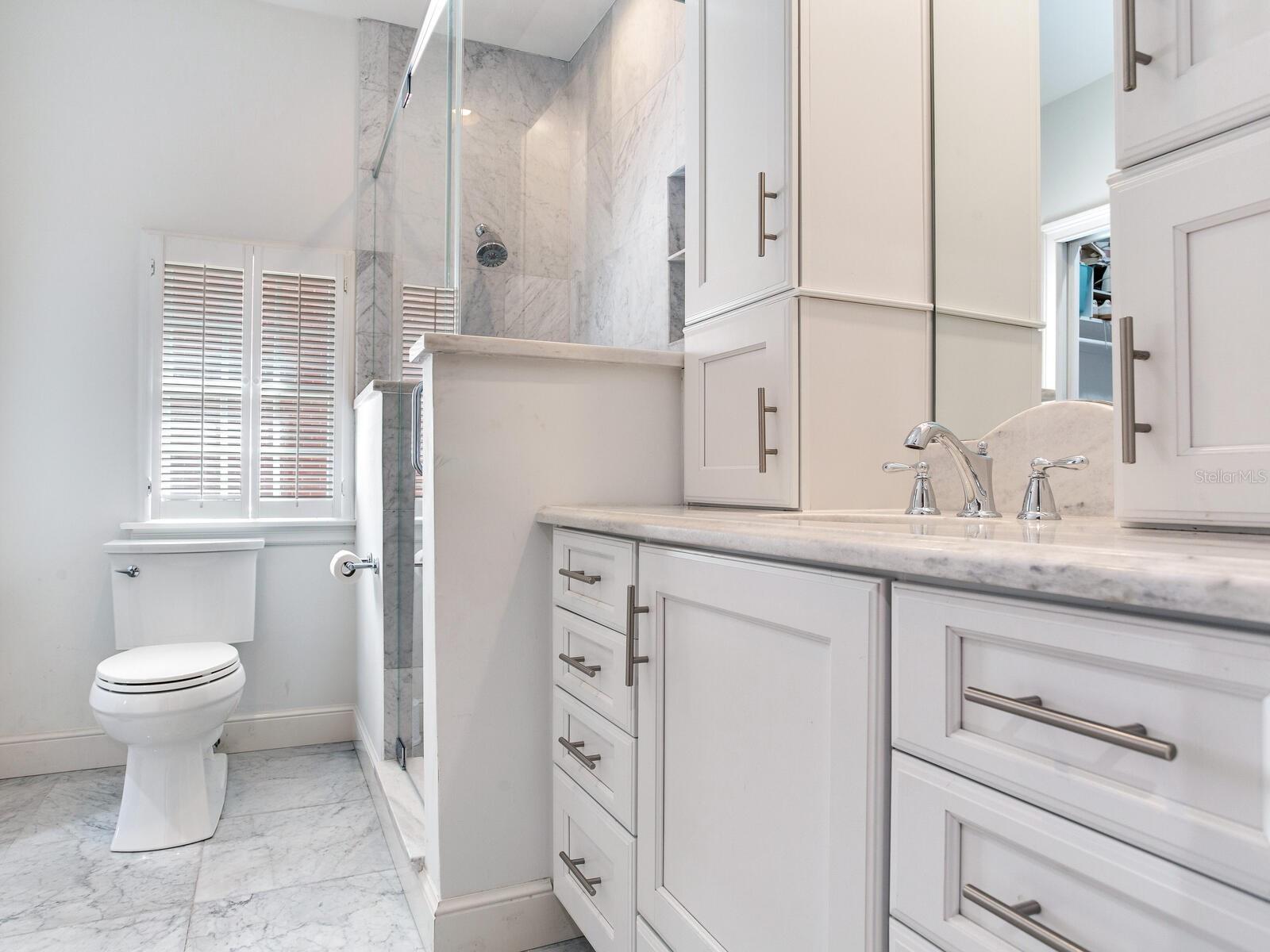 CRESCENT PLACE CONDO - Residential