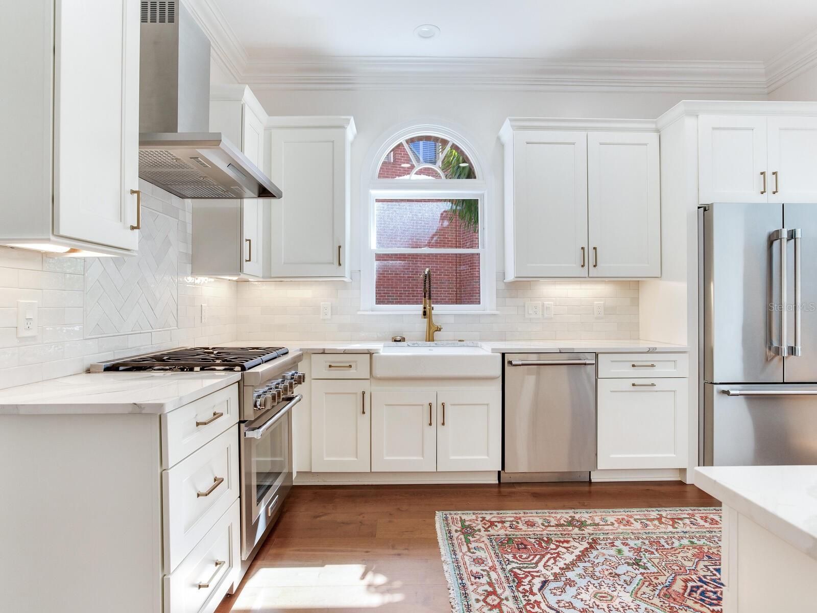 CRESCENT PLACE CONDO - Residential