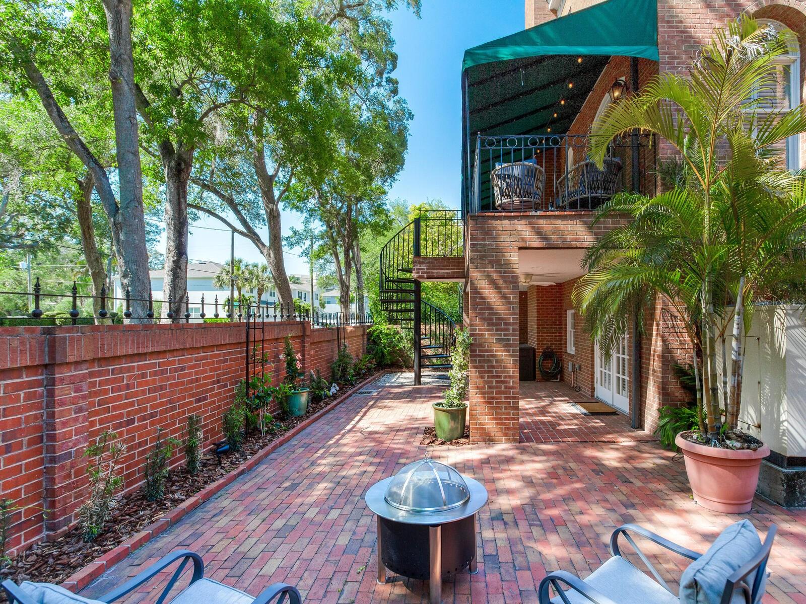 CRESCENT PLACE CONDO - Residential