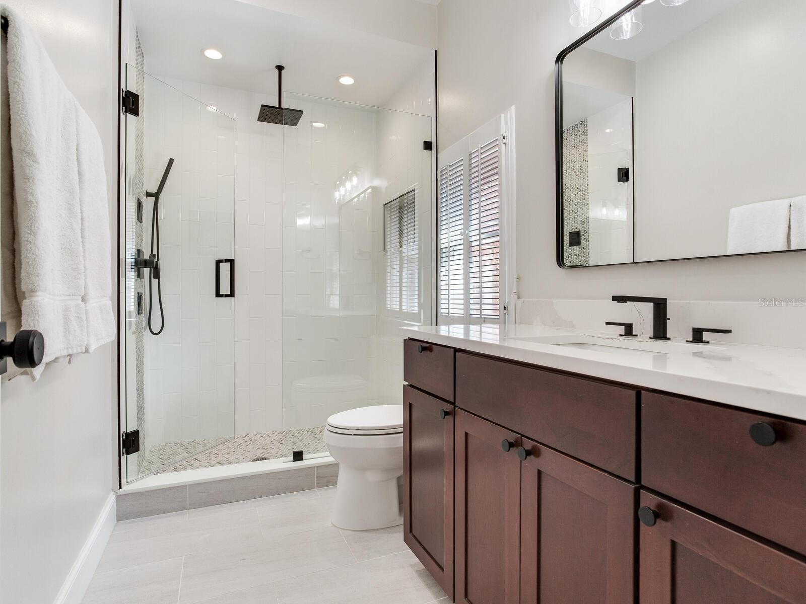 CRESCENT PLACE CONDO - Residential