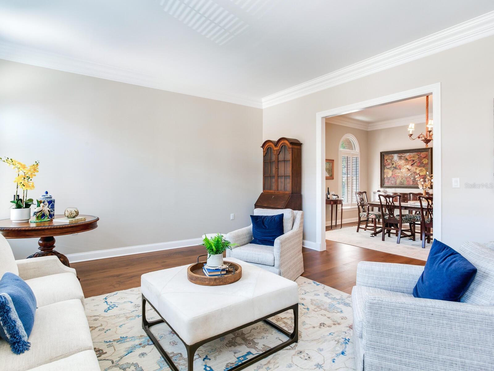 CRESCENT PLACE CONDO - Residential