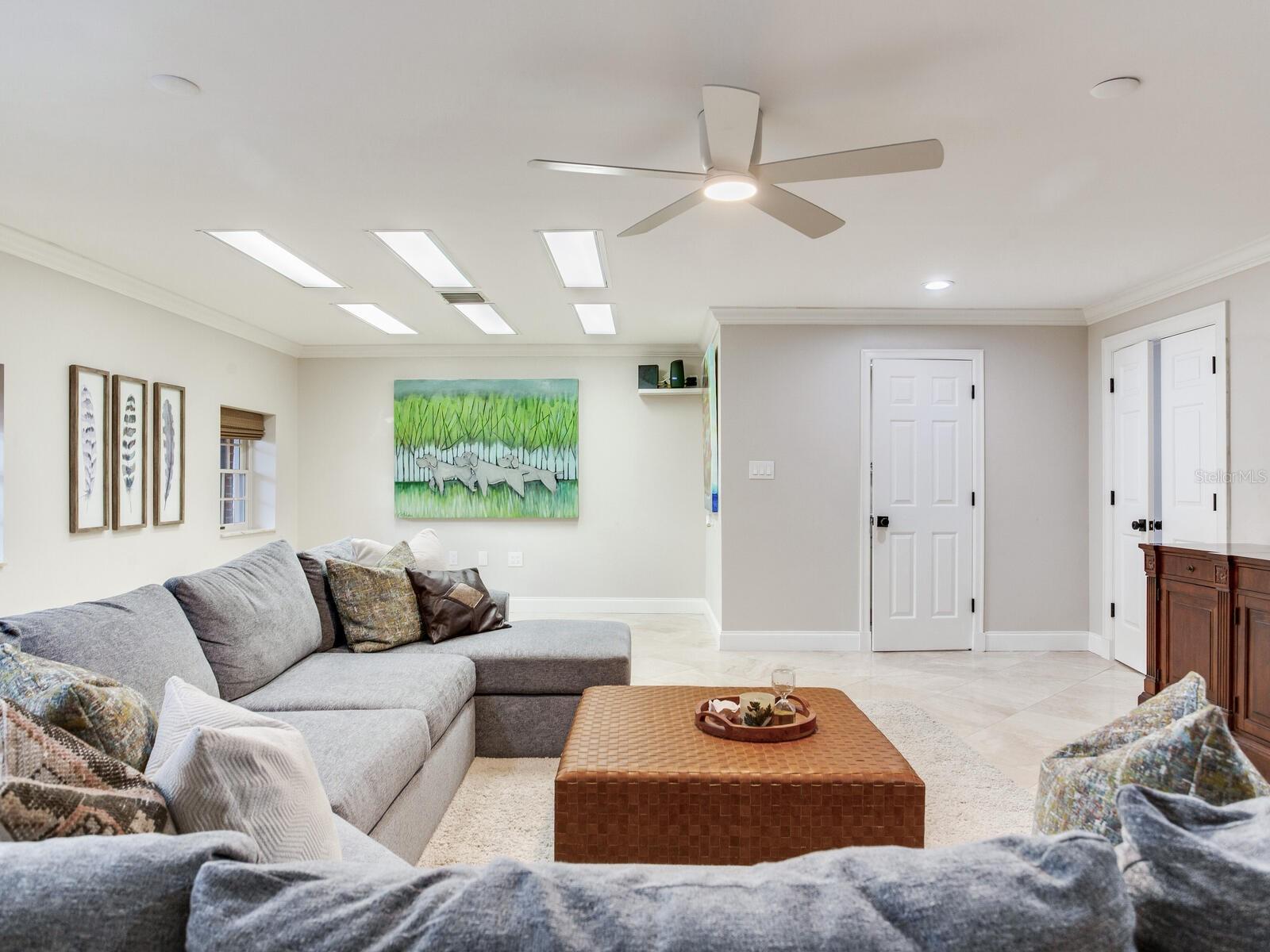 CRESCENT PLACE CONDO - Residential