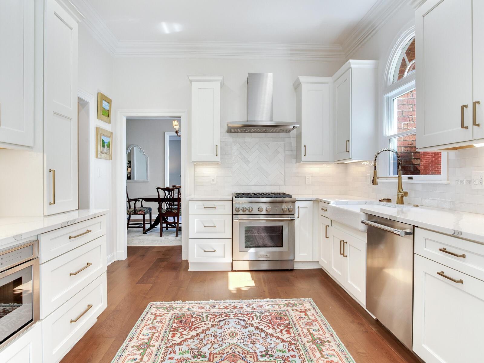 CRESCENT PLACE CONDO - Residential