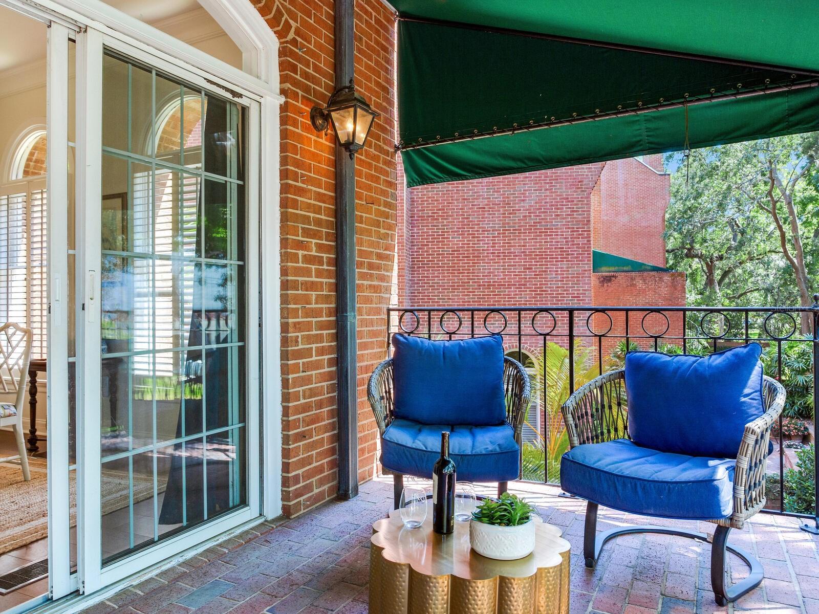 CRESCENT PLACE CONDO - Residential