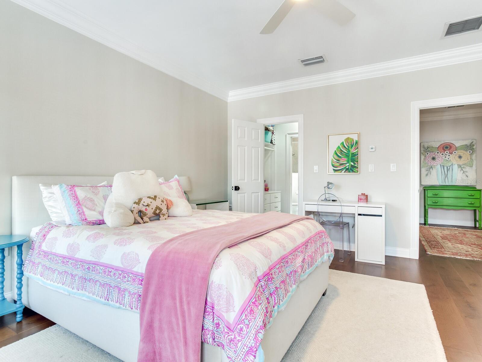 CRESCENT PLACE CONDO - Residential