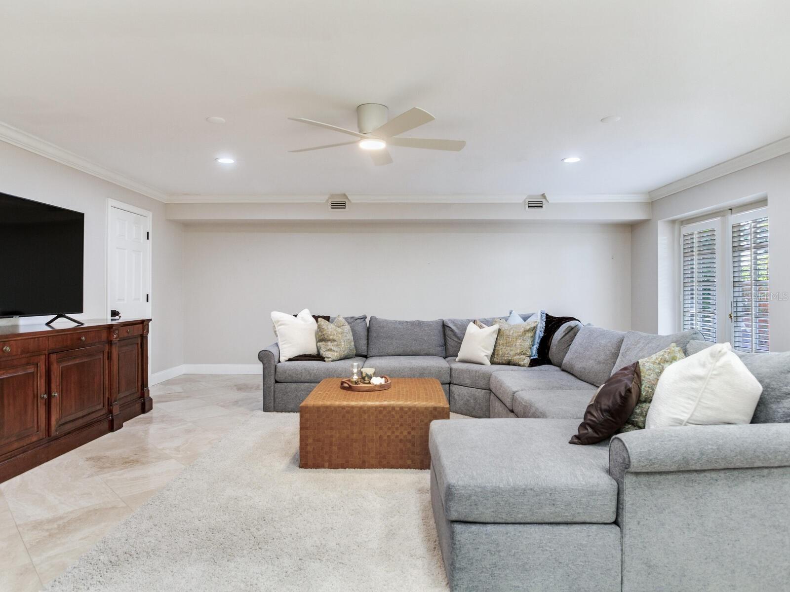 CRESCENT PLACE CONDO - Residential