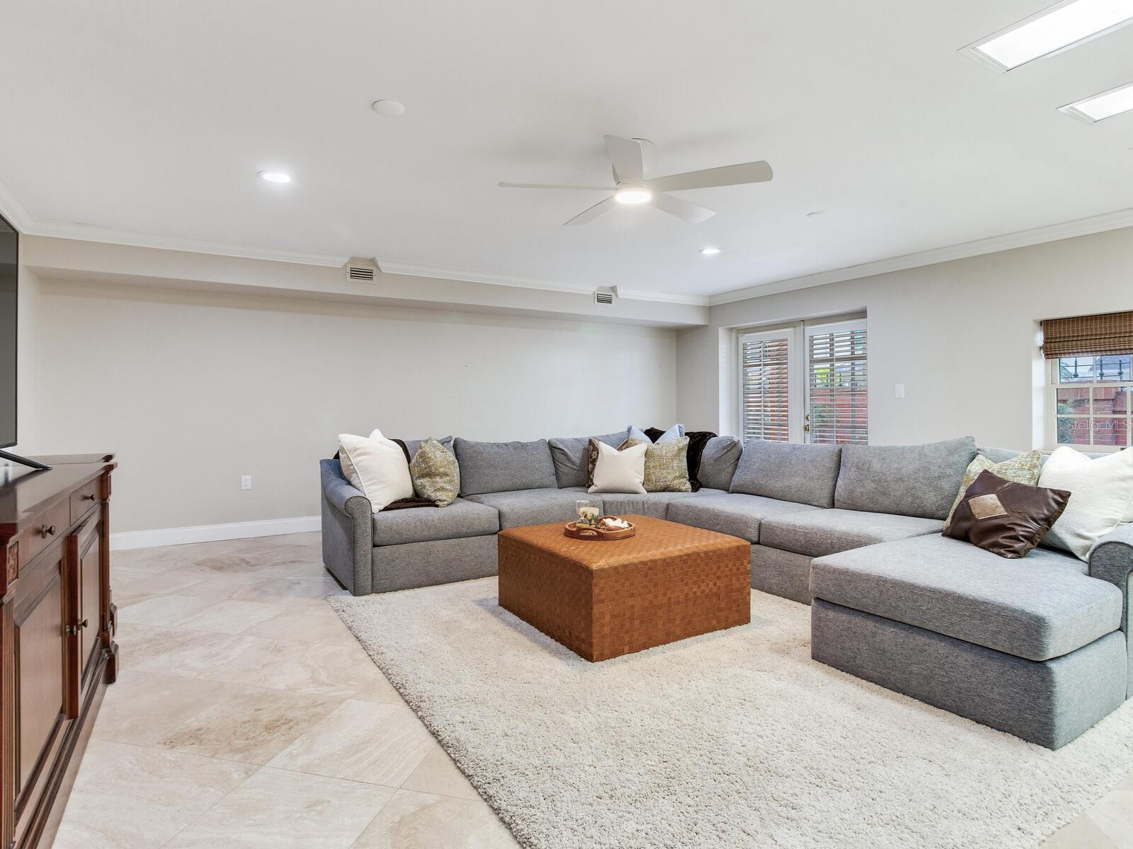 CRESCENT PLACE CONDO - Residential