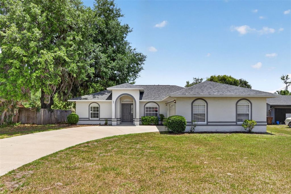 Photo of 899 S Thacker Avenue, Kissimmee, FL 34741 (MLS # O6387526)