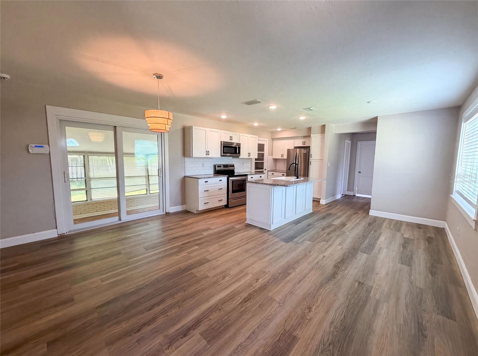 1521 W RIVER SHORE WAY