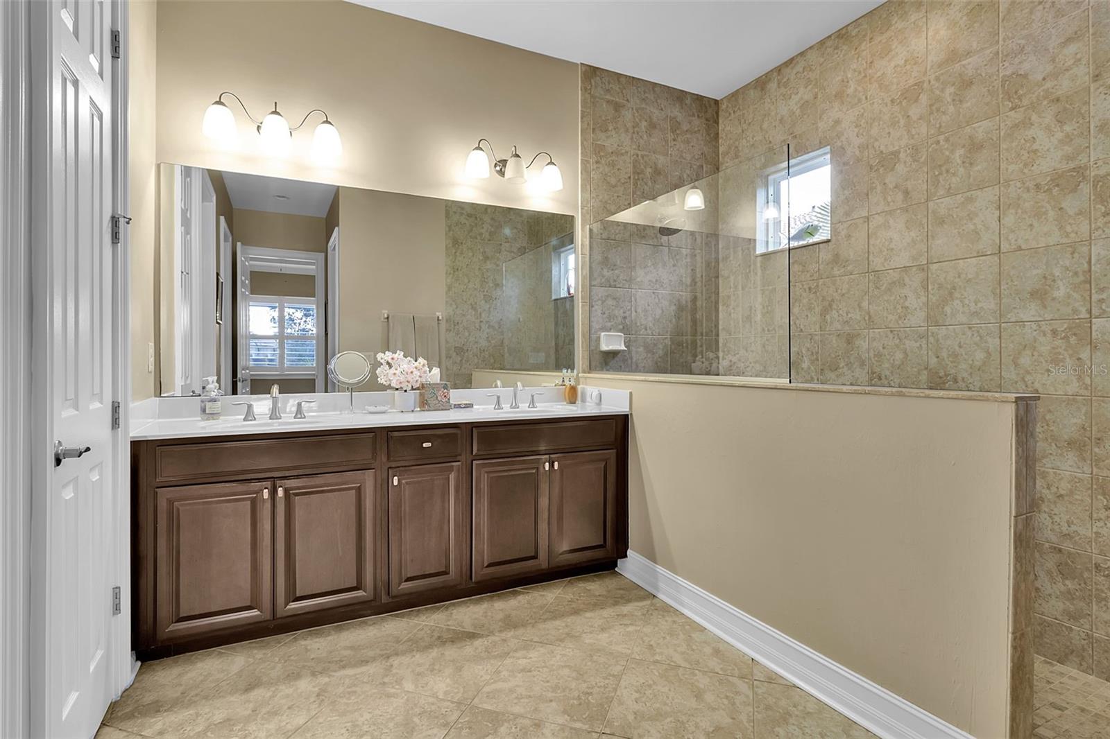 CARIBBEAN VILLAGE - Residential