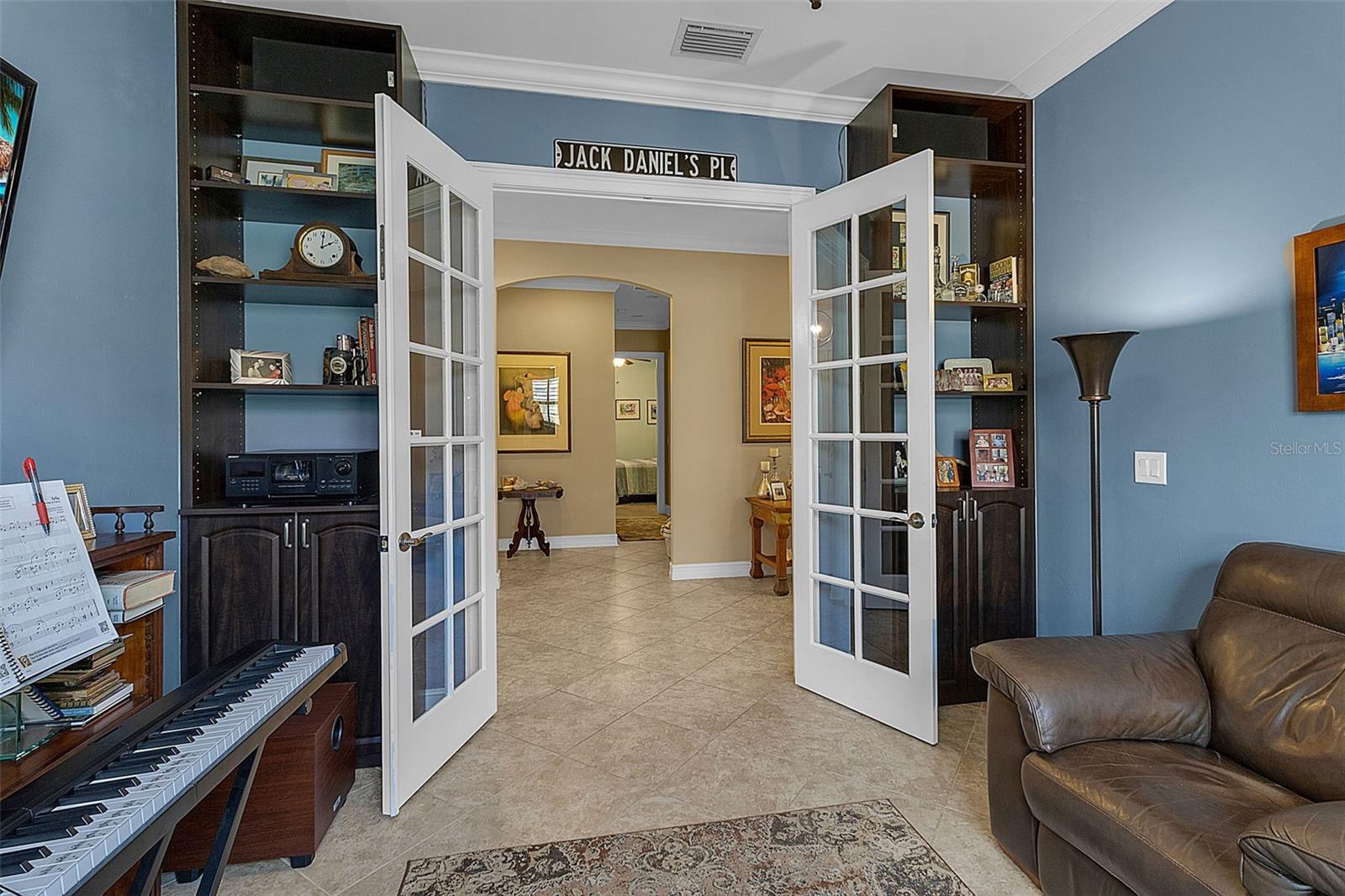 CARIBBEAN VILLAGE - Residential