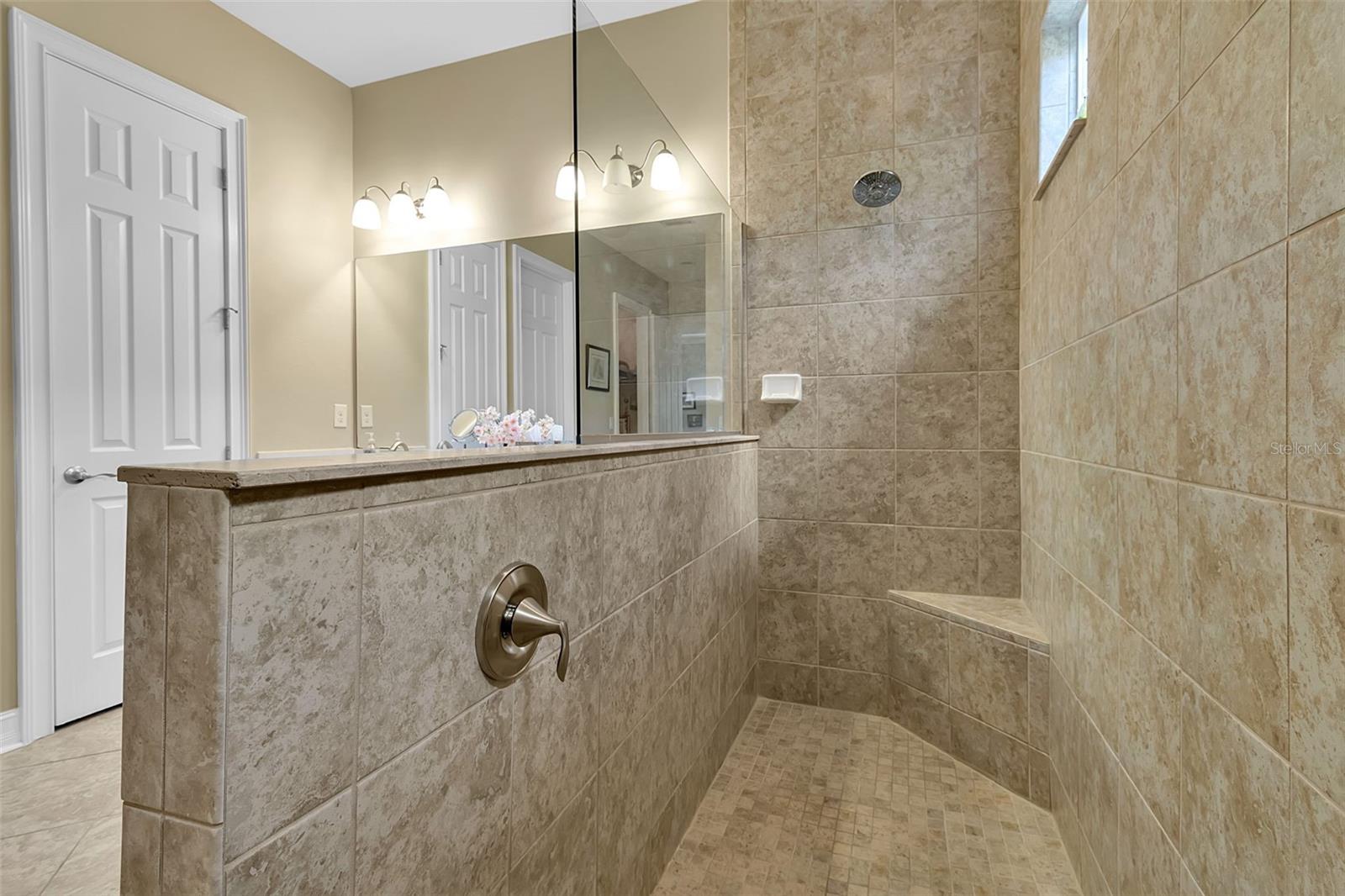 CARIBBEAN VILLAGE - Residential