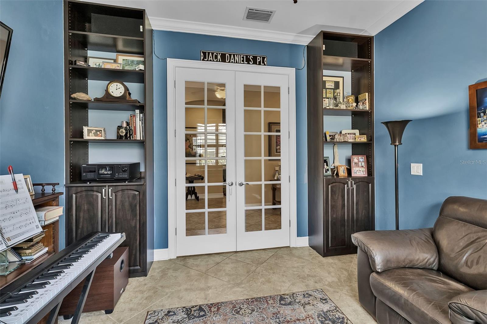 CARIBBEAN VILLAGE - Residential