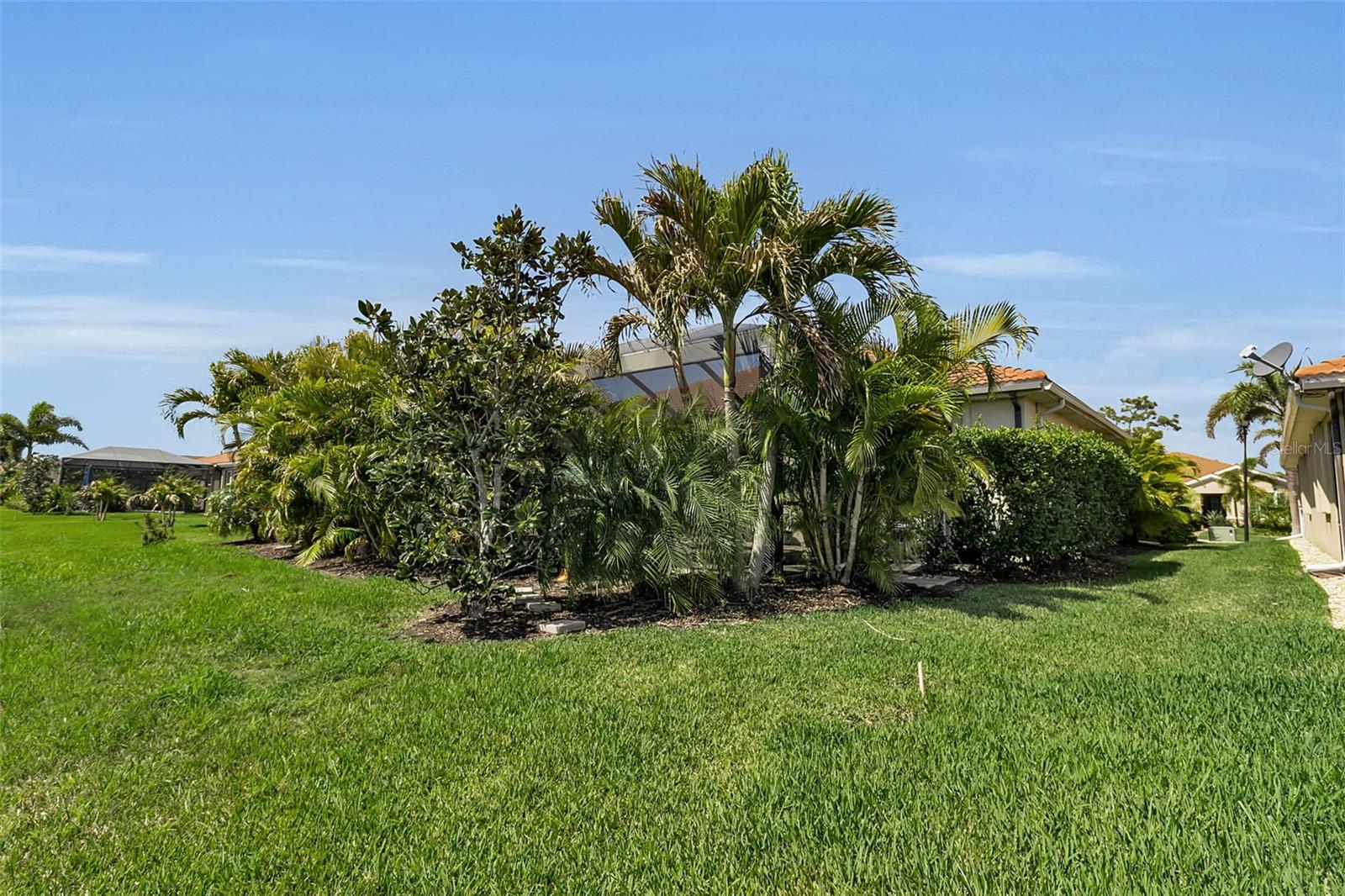 CARIBBEAN VILLAGE - Residential