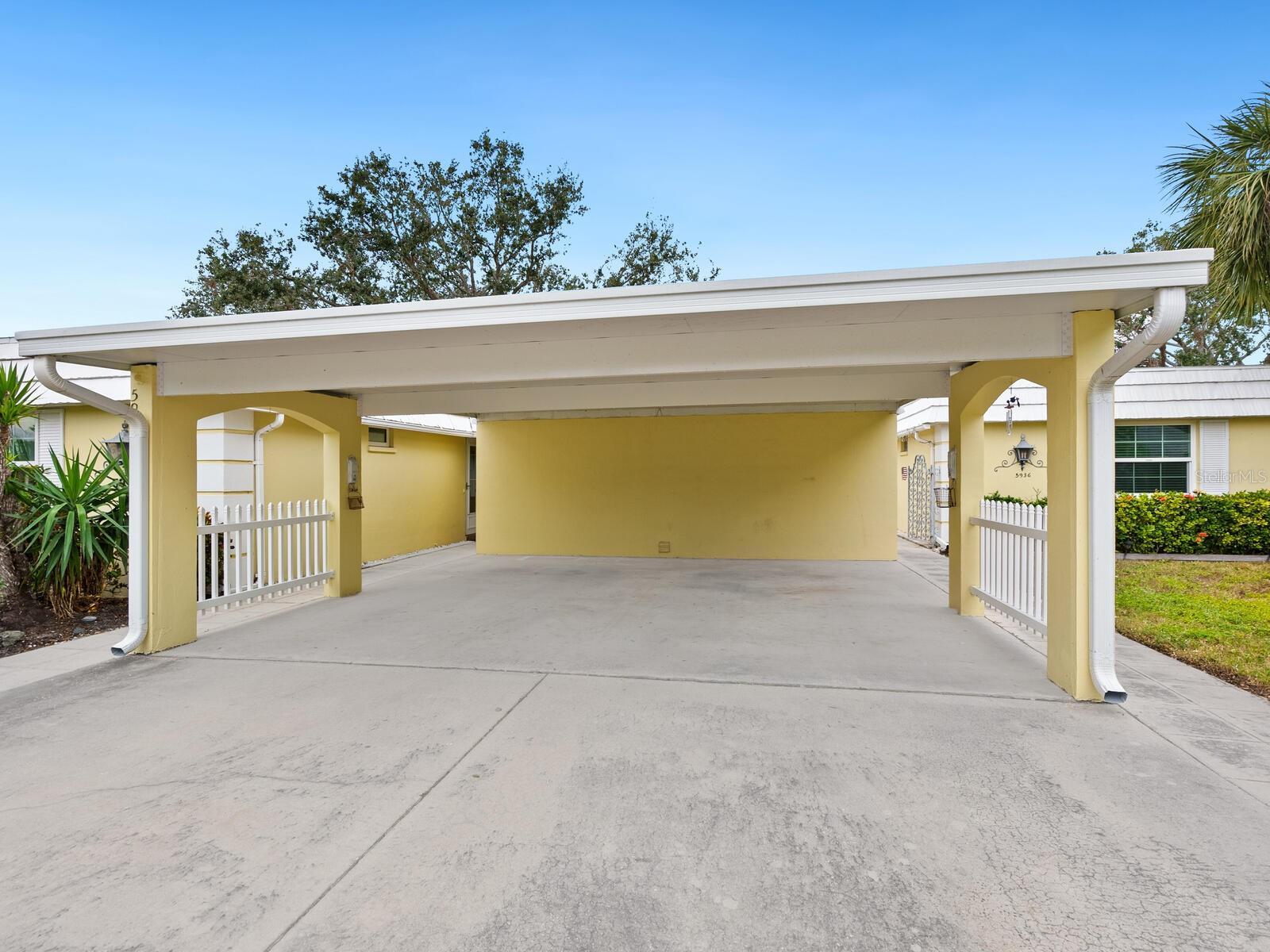 5940 DRIFTWOOD AVENUE 15