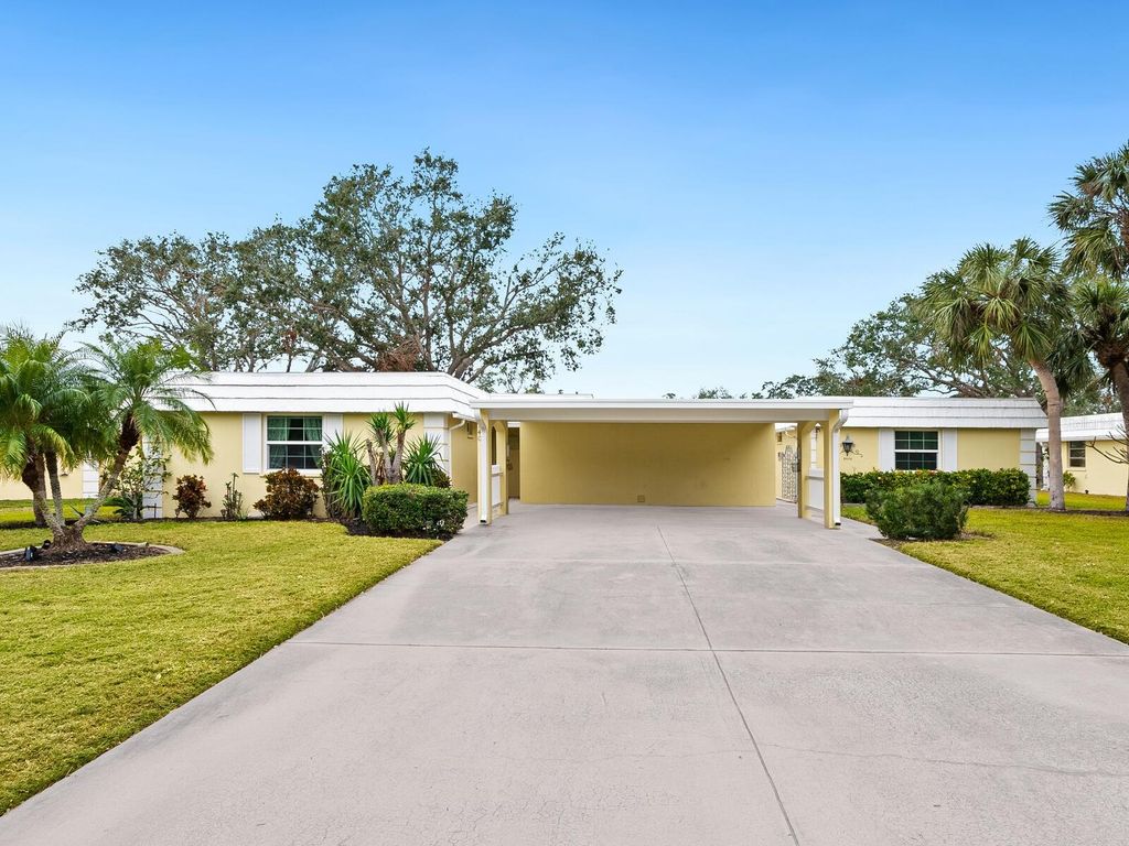 Photo of 5940 Driftwood Avenue #15, Sarasota, FL 34231 (MLS # A4670540)