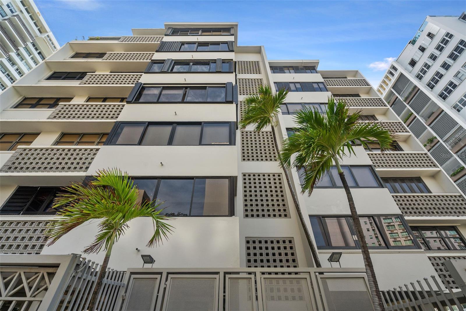 In the heart of Condado’s cultural and seaside corridor, this beautifully remodeled Santa Rita residence offers 1,700 square feet of light-filled comfort.
With four bedrooms and two and a half bathrooms, every space is thoughtfully designed, from the elegant living and dining area with breakfast bar to the state-of-the-art kitchen framed by high-end finishes.
Hurricane-proof windows frame the natural light, while a water cistern, full building generator, and two parking spaces—one covered, one uncovered—ensure convenience year-round.
?The building’s refreshed lobby and secure tele-entry welcome you home, just steps from Ocean Park Beach, green beachfront parks, boutiques, acclaimed restaurants, and top schools like St. John’s and Robinson.
Santa Rita blends the best of both worlds: the easy rhythm of beach life and the vibrance of a city address.