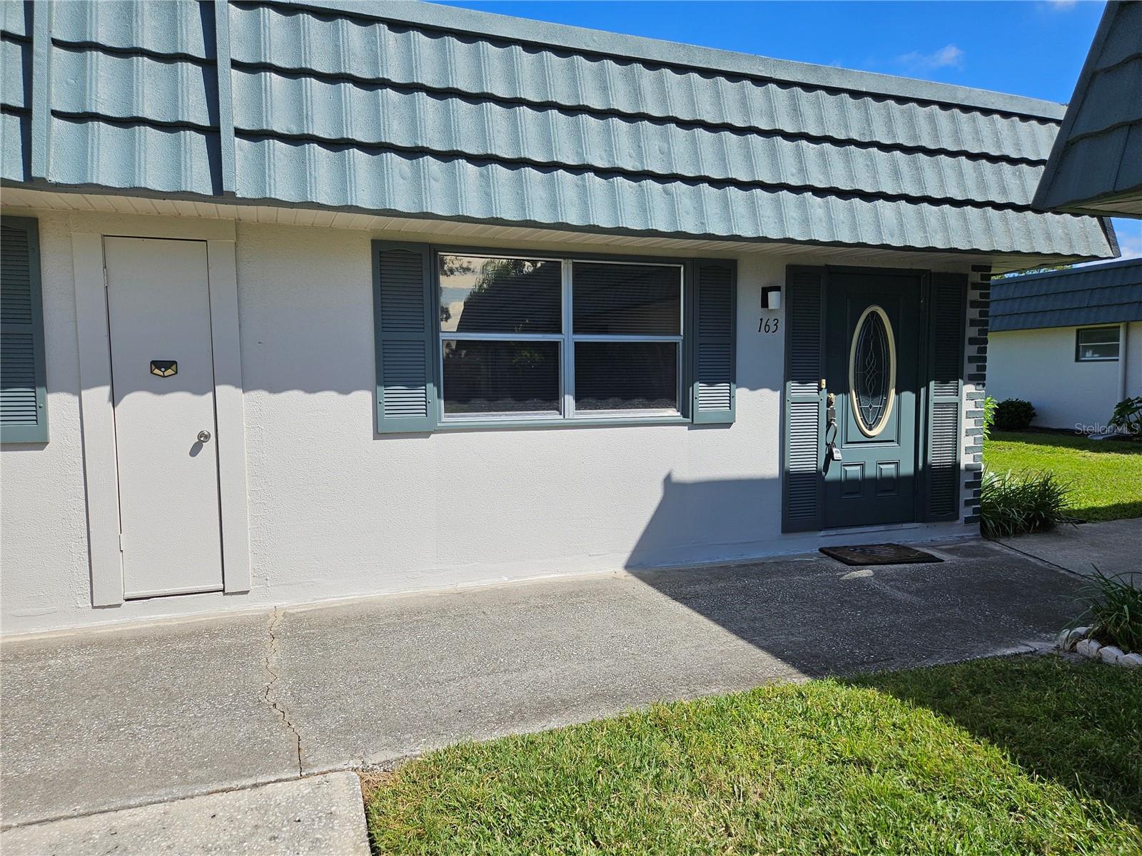 Welcome to Kings Point, a sought after resort style 55+ community to enjoy maintenance free living!  This one bedroom, one and a half bathrooms is being offered partially furnished. The enclosed screened lanai has been freshly painted which is a wonderful place to enjoy that morning coffee or evening glass of  wine. New vertical blinds on the primary bedroom sliding glass doors that open into the lanai. King size bed in the bedroom. The condo fee includes basic cable TV , Internet, water & sewer, exterior maintenance(roof & exterior painting )
grounds upkeep, pest control & clubhouse dues.  Added perks include a 24 hour guarded security gate, indoor and outdoor heated pools, spas, two clubhouses, fitness center, tennis courts, restaurant, theater, billiards, pickle ball,  library & more. Golf cart friendly. Call today to see this sparkling clean condo!