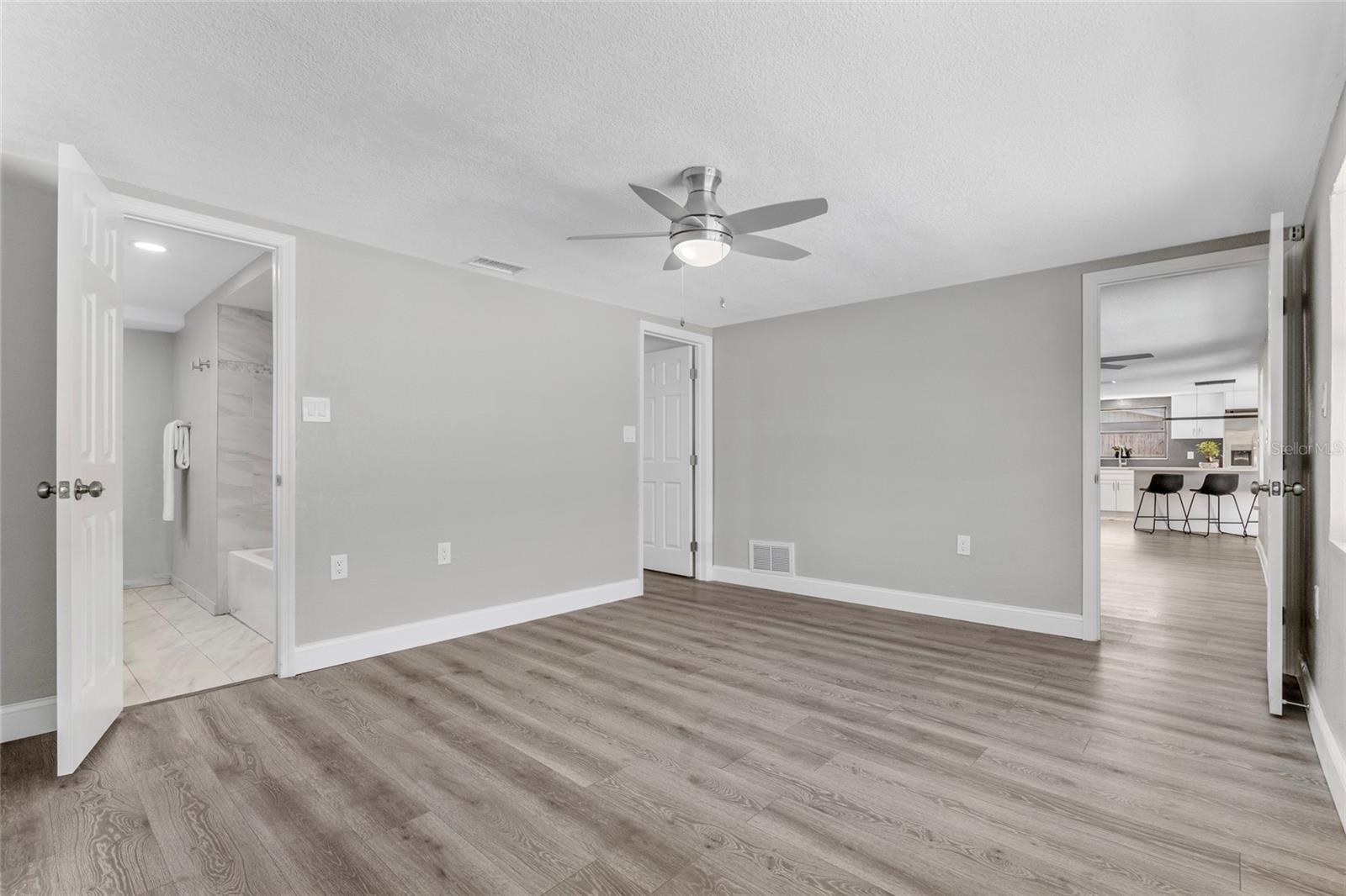 REGENCY PARK - Residential