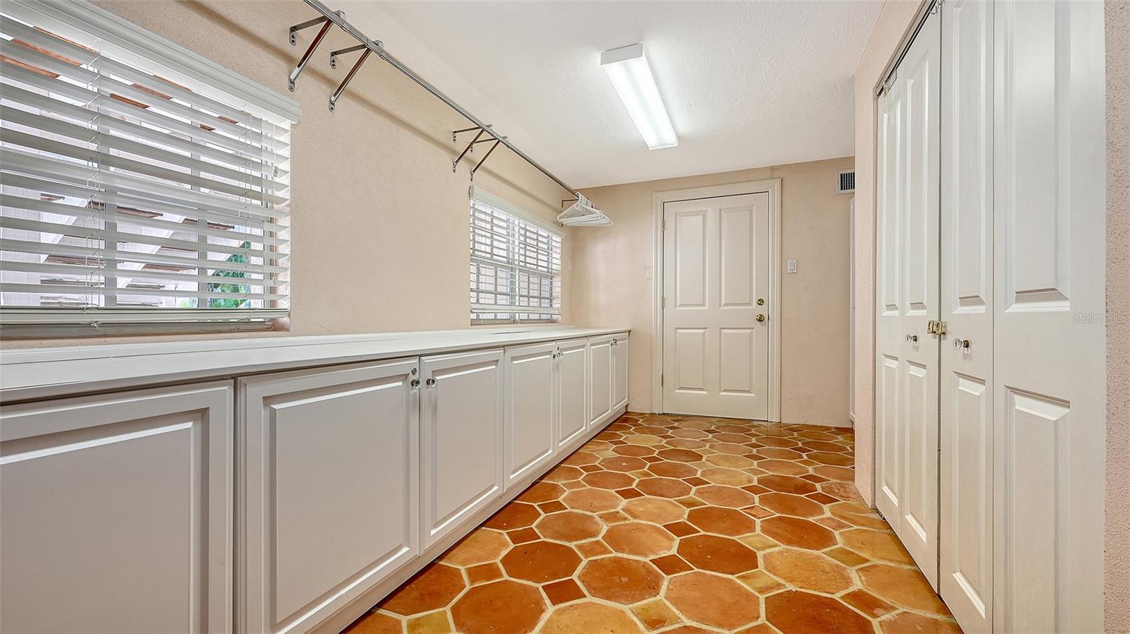 SIESTA BEACH - Residential