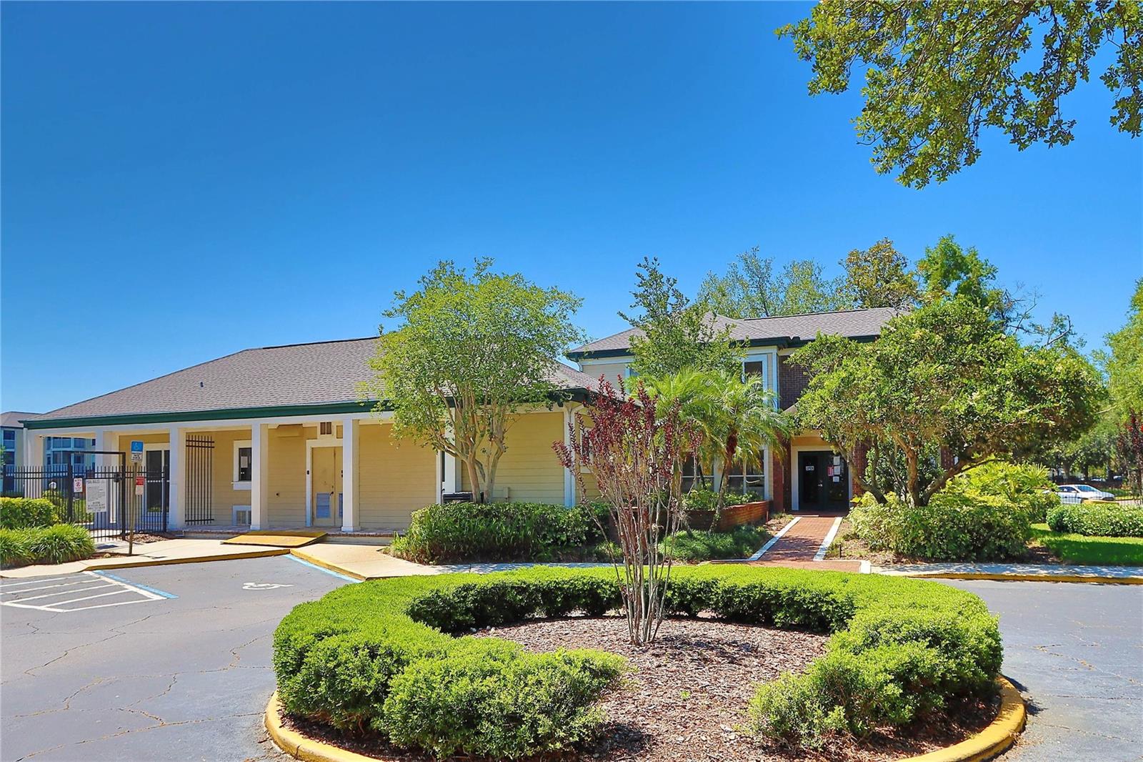 THE LANDINGS OF TAMPA A CONDOM - Residential