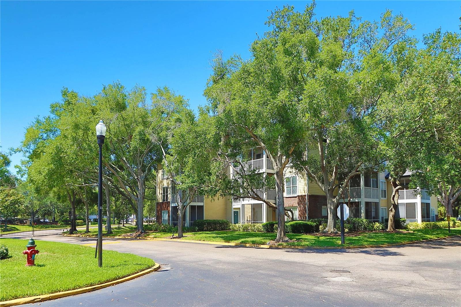 THE LANDINGS OF TAMPA A CONDOM - Residential